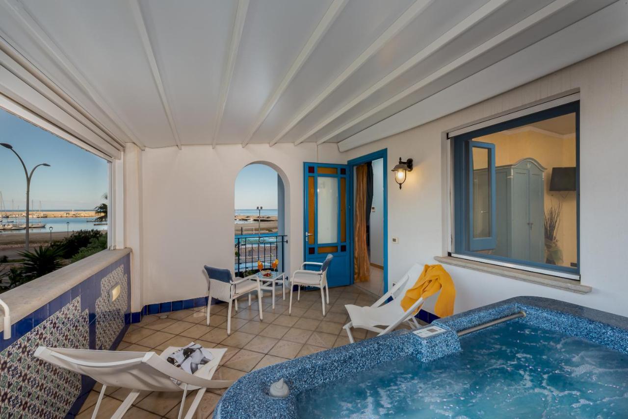 Hotel Ristorante Mediterraneo Faro Сан Вито ло Капо Екстериор снимка