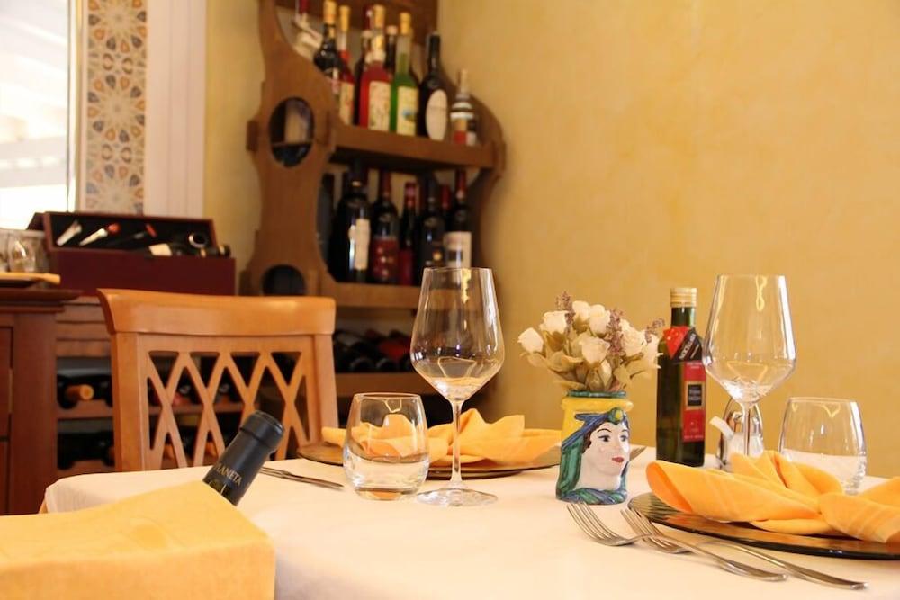 Hotel Ristorante Mediterraneo Faro Сан Вито ло Капо Екстериор снимка