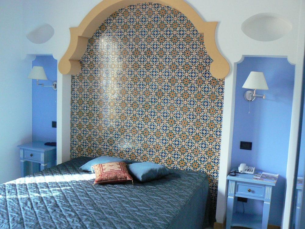Hotel Ristorante Mediterraneo Faro Сан Вито ло Капо Екстериор снимка