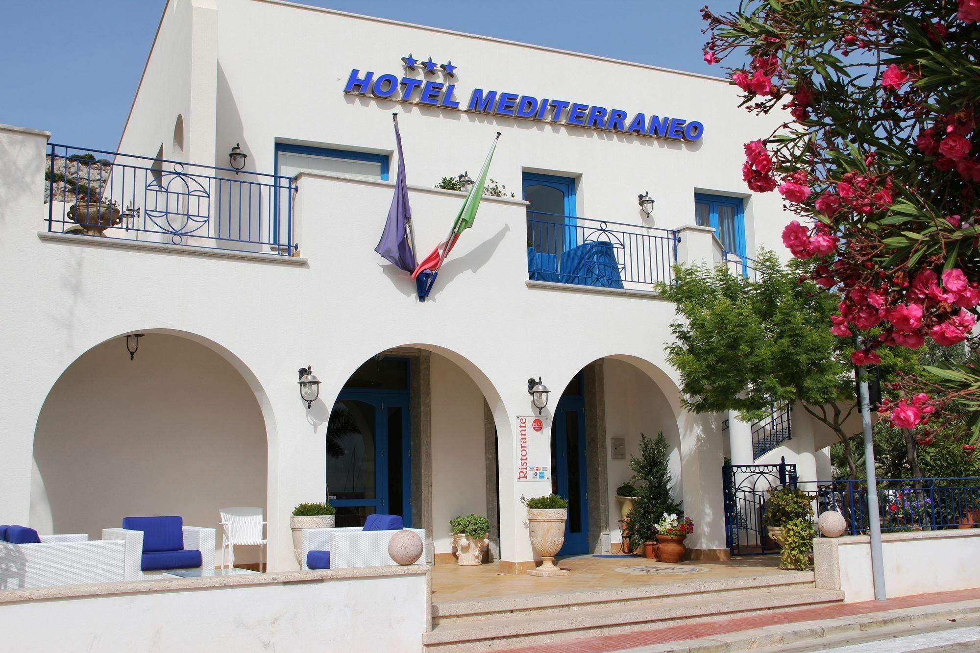 Hotel Ristorante Mediterraneo Faro Сан Вито ло Капо Екстериор снимка